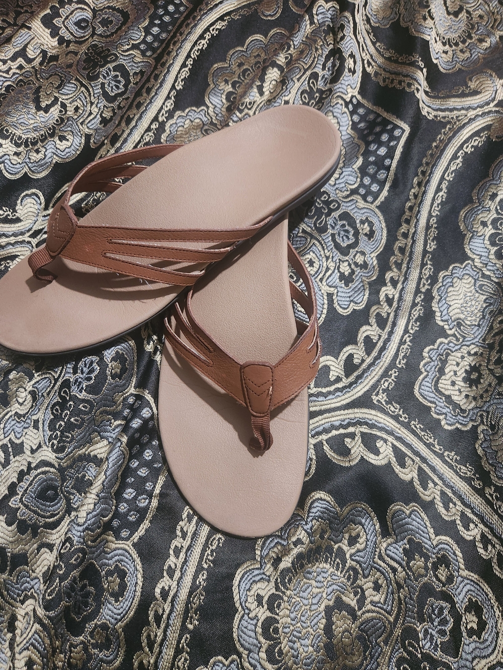 Vionic Women's Tan Brown Strappy Thong Sandals